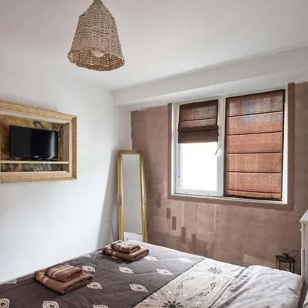 Domus Center Apartment *