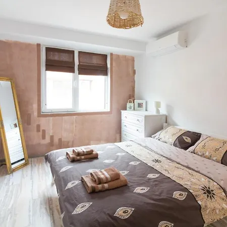 Domus Center With Parking פלובדיב